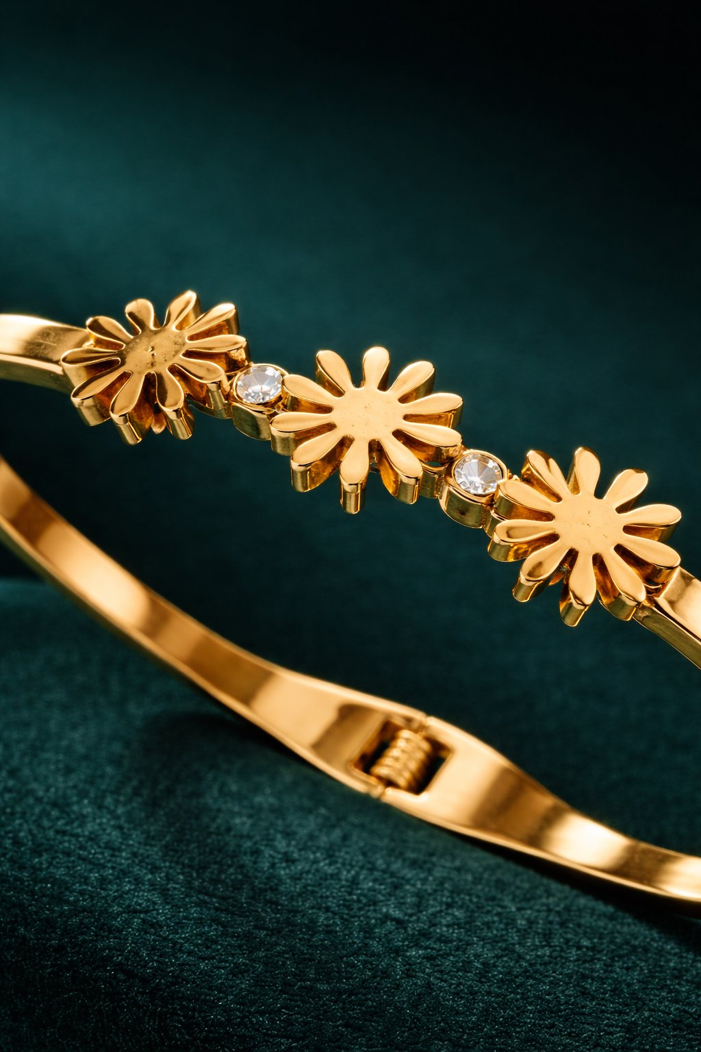 Triveni Bloom Diamond Kada 